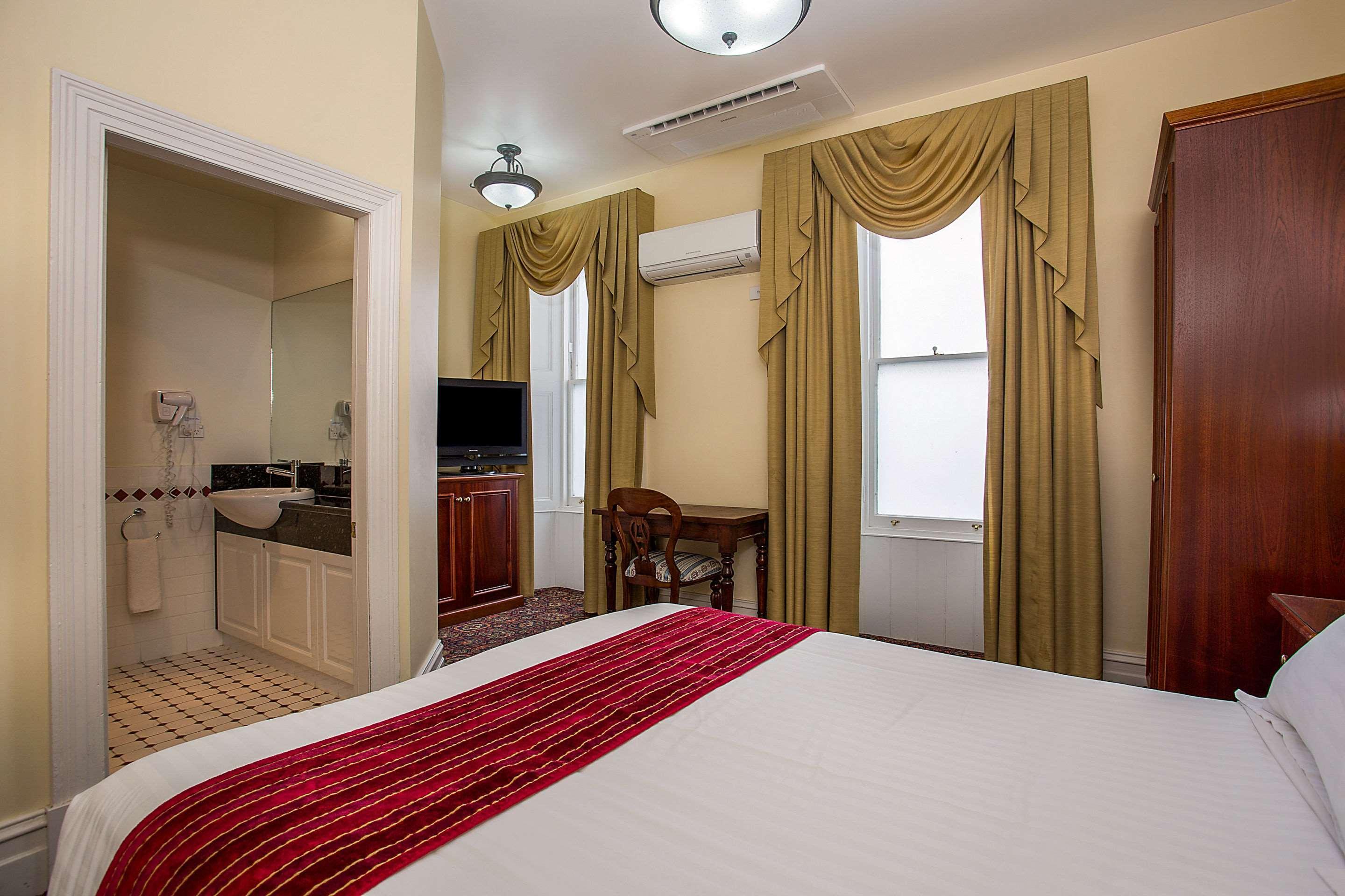 Quality Hotel Bentinck Портланд Екстериор снимка