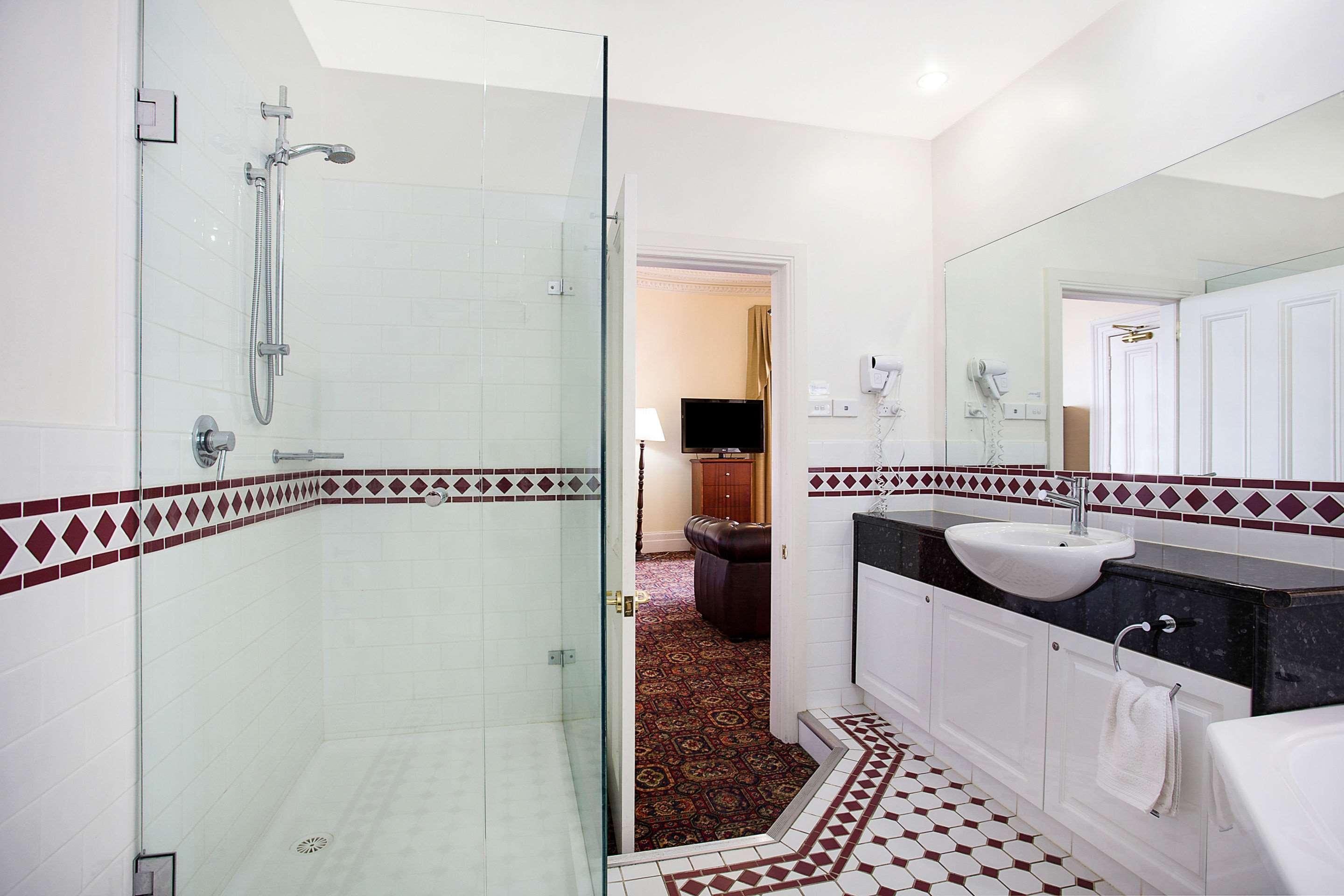 Quality Hotel Bentinck Портланд Екстериор снимка