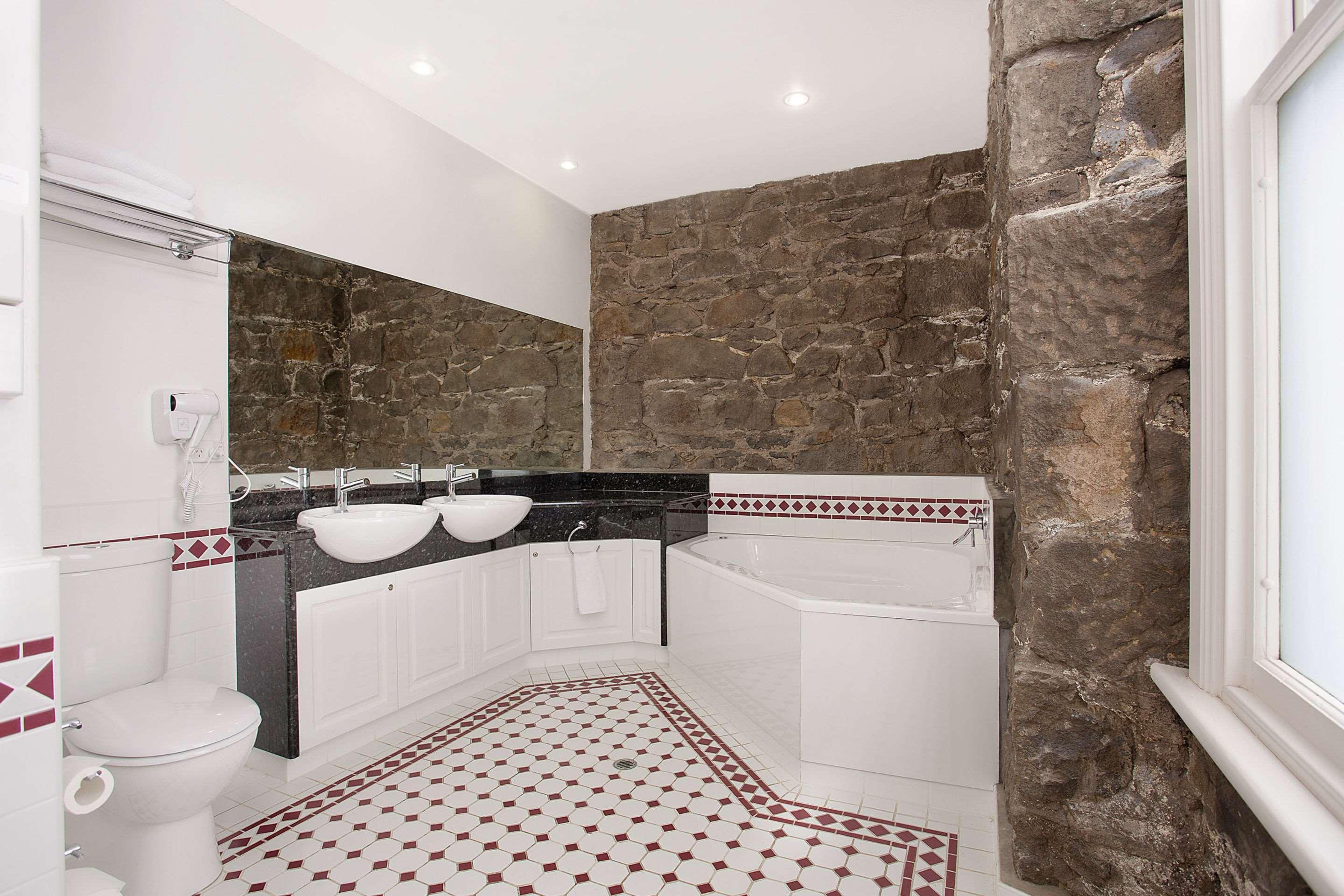 Quality Hotel Bentinck Портланд Екстериор снимка