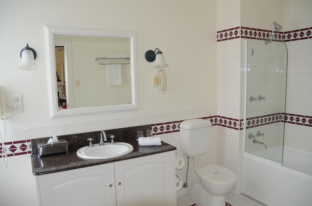 Quality Hotel Bentinck Портланд Екстериор снимка